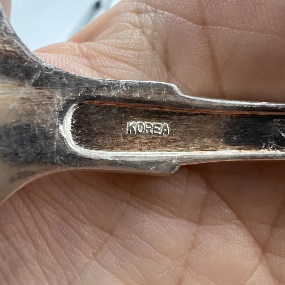 International Silver-plate Korea Pierced Serving Spoon Royal Shell / Shell Tip